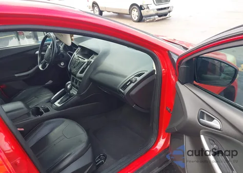 2013 Ford Focus Se z USA, uszkodzony, nr VIN 1FADP3F27DL245086